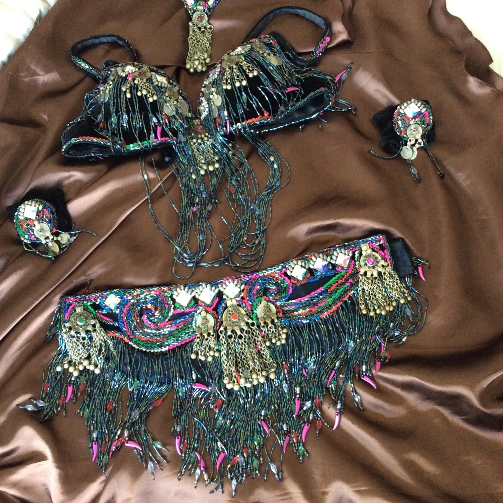 Tribaret Bella - 6 piece professional bellydance costume - Multi on Black Velvet